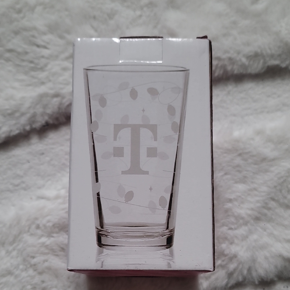 T-Mobile Holiday Minimalist Drinkware Tumbler